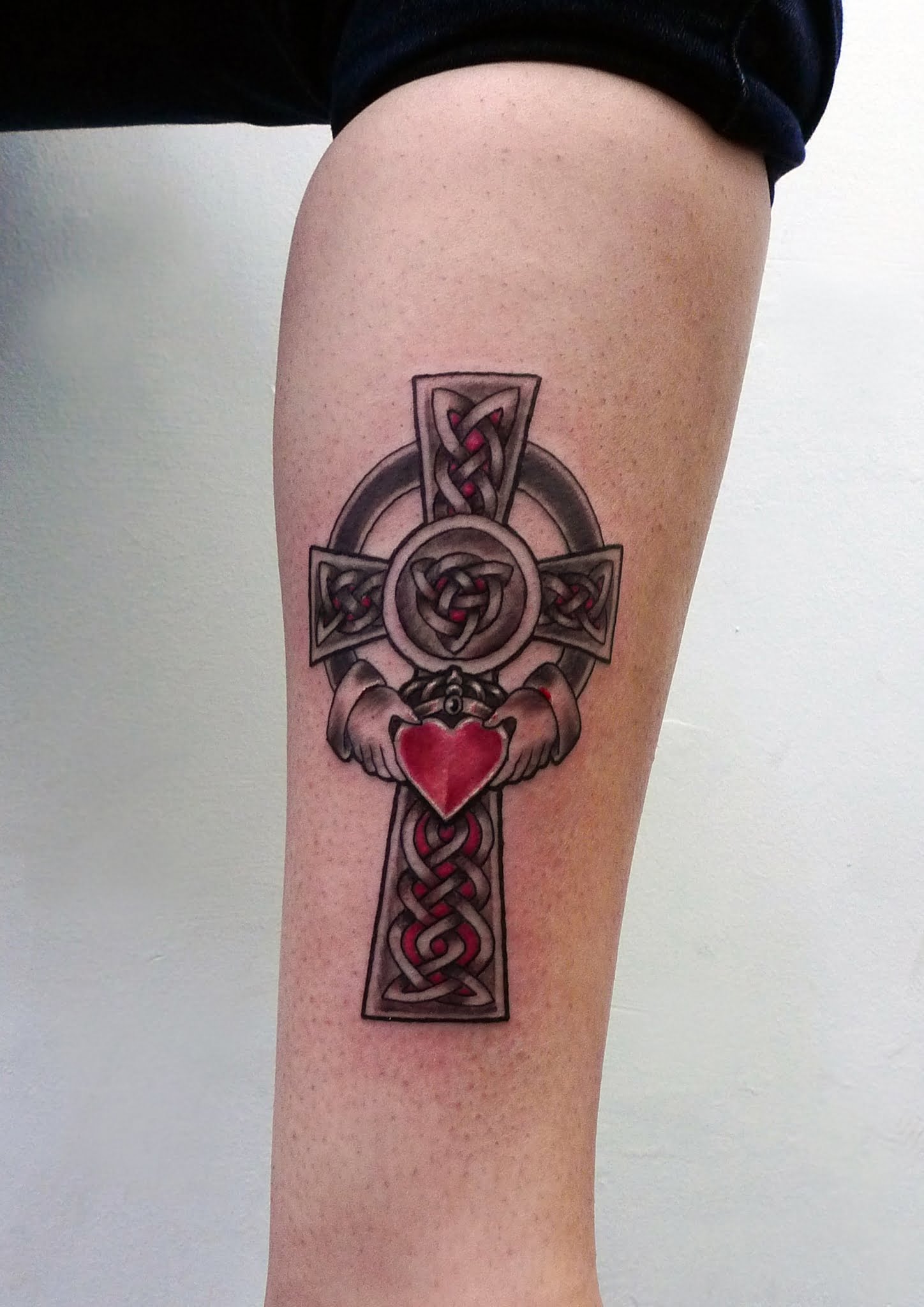 Celtic Cross and Claddagh Tattoo | Tattoo Ideas and Inspiration | Family  tattoos, Celtic cross tattoos, Irish tattoos