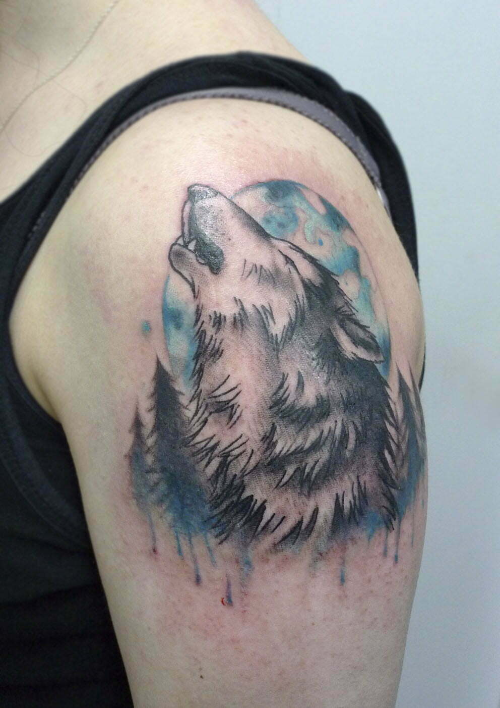 wolf howling at moon tattoo
